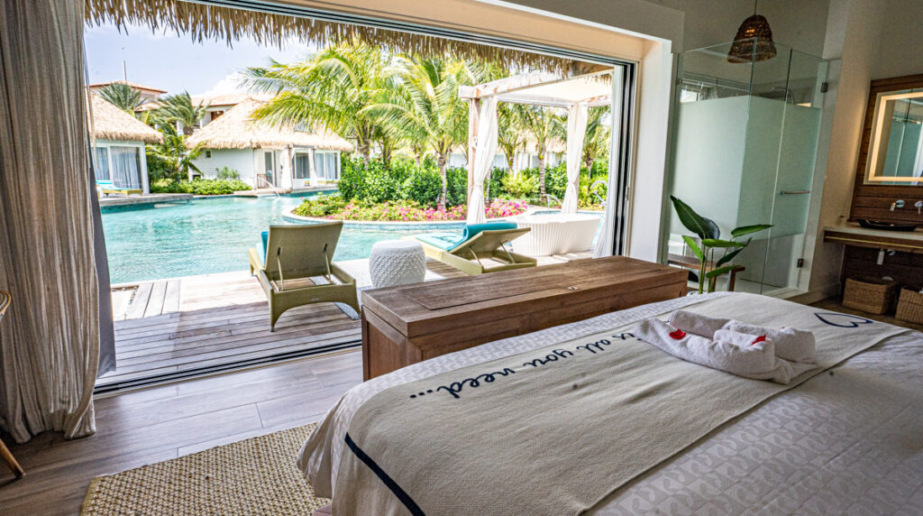 Curacao room with heart shaped pool